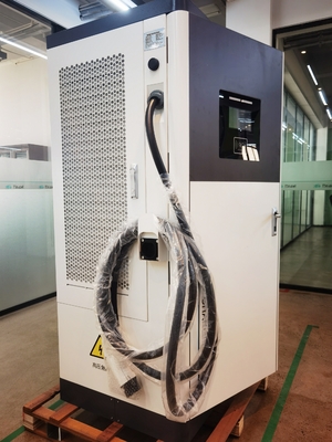 برخی از قطعات ایستگاه شارژ EV ما کارگاه مدرن 120KW یکپارچه دو اسلحه DC ایستگاه شارژ خودروهای الکتریکی CCS2 GBT تجارت خودروهای الکتریکی سریع شارژ
