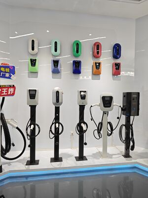 شارژر الکتریکی متناوب دیواری 7 کیلو وات 32A 220V 4.3 اینچ صفحه لمسی استفاده در خانه گاراژ